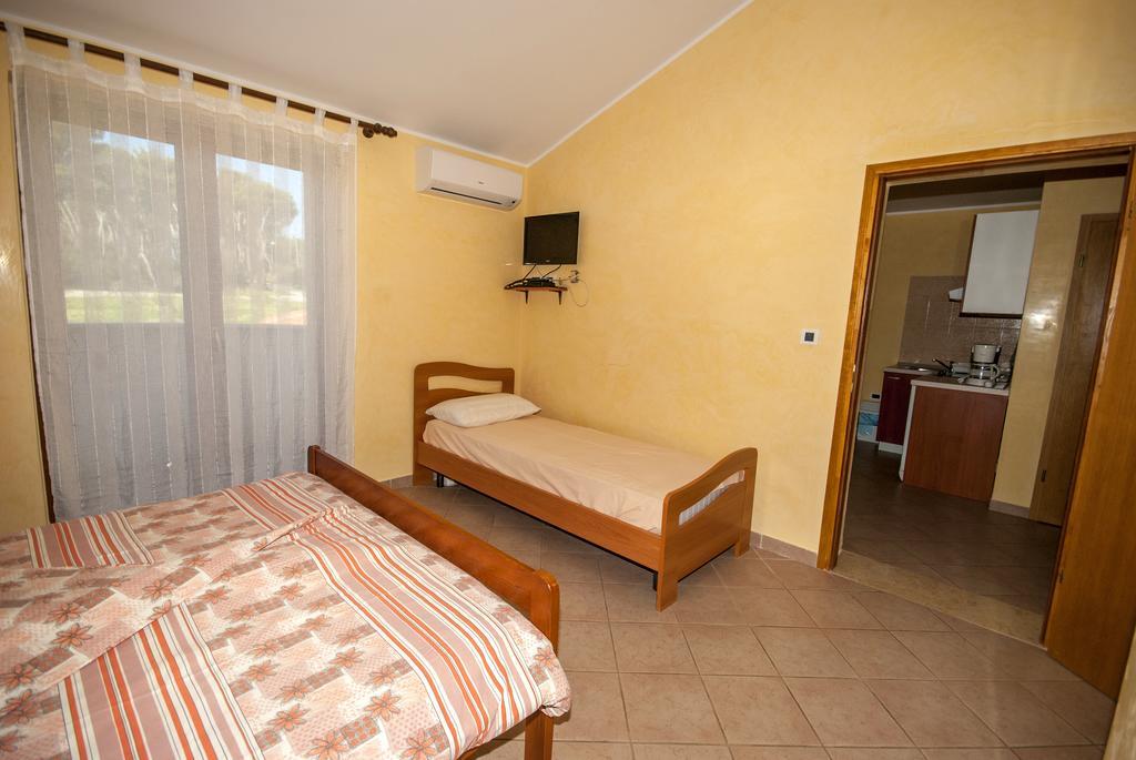 Guesthouse Villa Lena Premantura Room photo